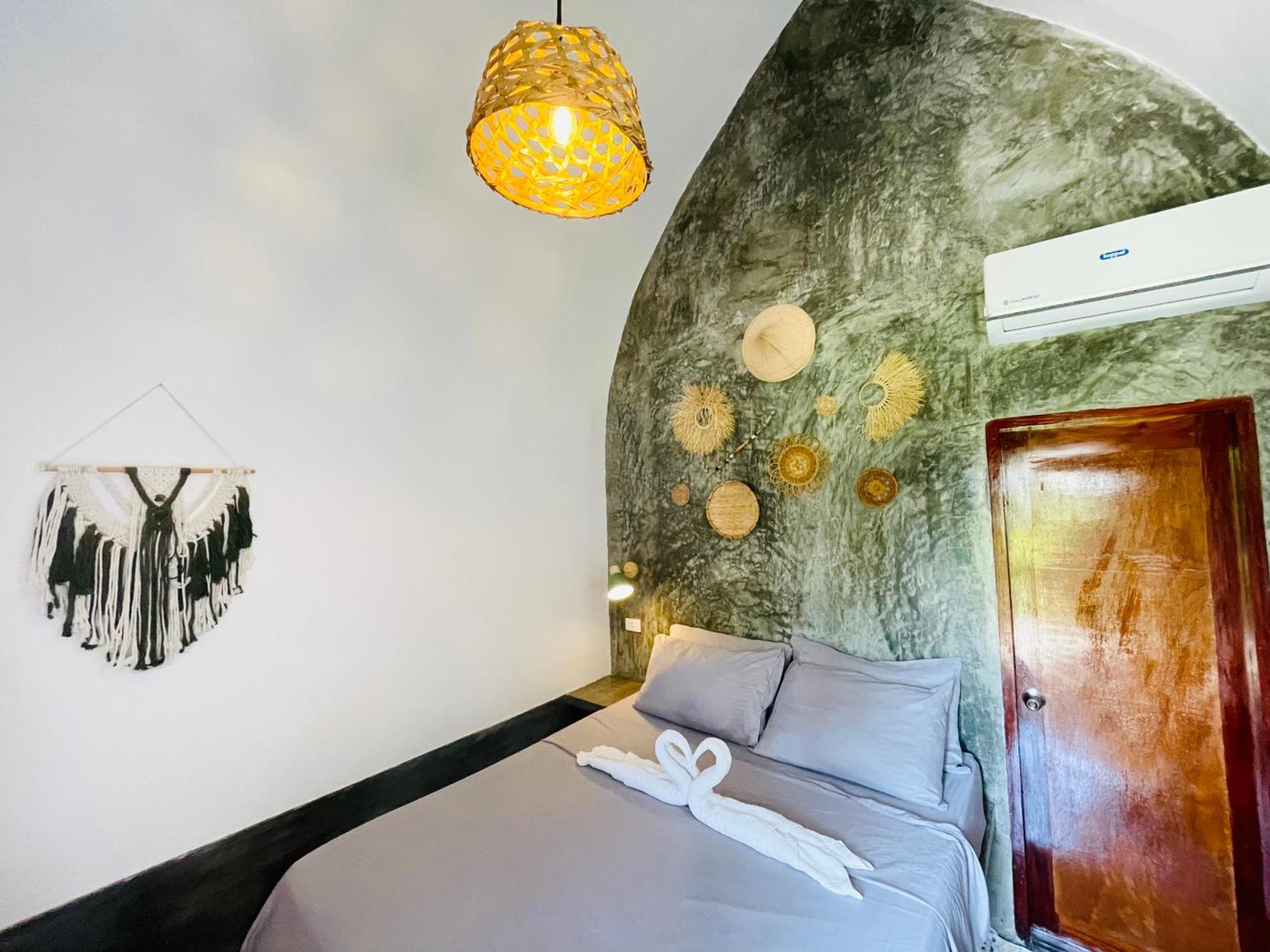 Maayong Hostel (Adults Only) Moalboal Eksteriør billede